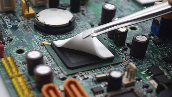 人工安装导热硅胶片有哪些注意事项？